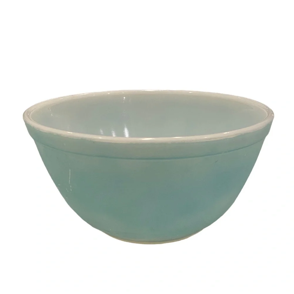 Pyrex Robin’s Egg Turquoise Blue Mixing Bowl 402 1.5 Quart Mid Century Modern